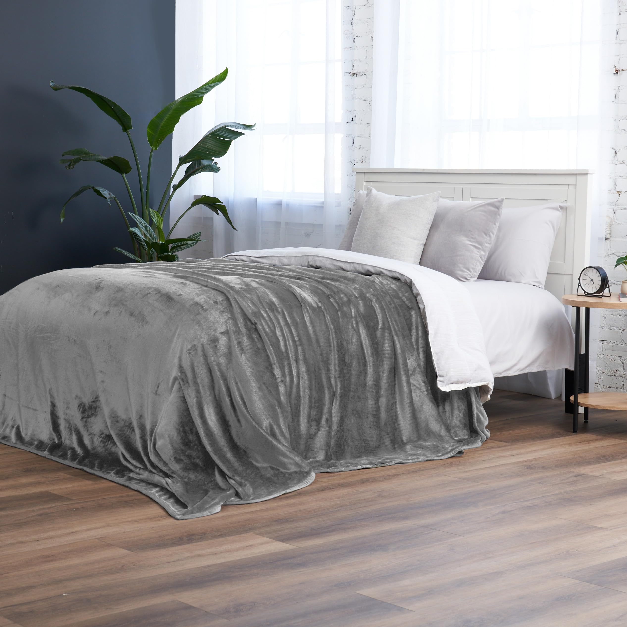 NORTHWEST Ashford Cozy Oversized Family Throw Blanket for Living Room, Platinum 108 x 120 inches  
NORTHWEST Ashford Coz